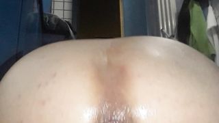 Mi scopo il culo con un dildo