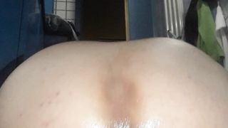 Mi scopo il culo con un dildo