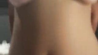 Tettona cavalca cazzo