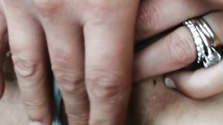 Io guido e Schizzetta urla e si sditalina