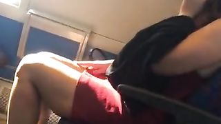 MILF in rosso sul treno