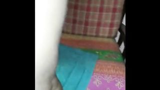 Mia cognata si accarezza la figa