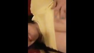 18enne tira fuori le tettone su Periscope