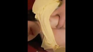 18enne tira fuori le tettone su Periscope