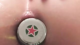 Serve la birra col culo