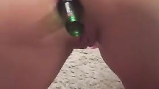 Serve la birra col culo