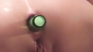 Serve la birra col culo