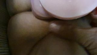 Si masturba col dildo...!!!
