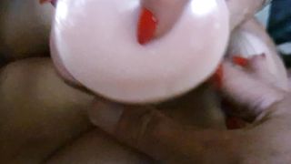 Si masturba col dildo...!!!