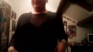 Bella tettona le esce