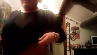 Bella tettona le esce