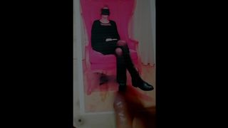 Anteprima del video: La sborro sulle gambe