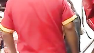 Beccata a masturbarsi nel supermercato