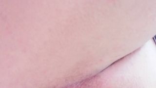 18enne si masturba con una bottiglia in terrazzo