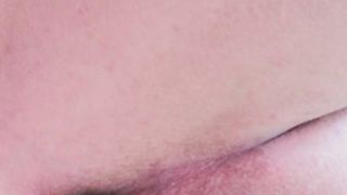 18enne si masturba con una bottiglia in terrazzo