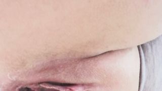 18enne si masturba con una bottiglia in terrazzo