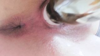 18enne si masturba con una bottiglia in terrazzo