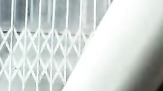 Negro gira nudo col mega cazzone ciondolante