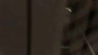 La sua ragazza glielo succhia in treno