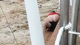 Spiati in spiaggia mentre scopano