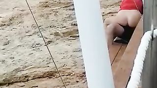 Spiati in spiaggia mentre scopano