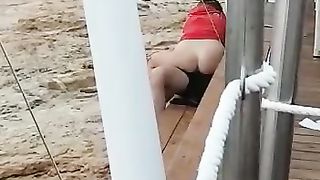 Anteprima del video: Spiati in spiaggia mentre scopano