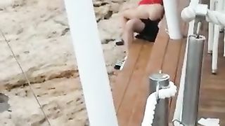 Spiati in spiaggia mentre scopano