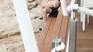 Spiati in spiaggia mentre scopano