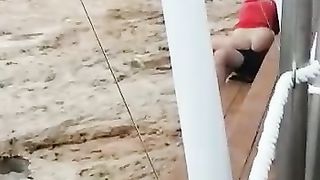 Spiati in spiaggia mentre scopano