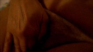 Anna si masturba davanti all'amico