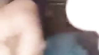 Chiara succhia i cazzi degli amici