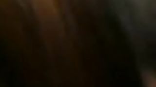 Chiara succhia i cazzi degli amici