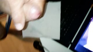 Anteprima del video: Guardando un video al pc di unaleiche gode