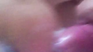 Ama tanto succhiarmelo mentre il marito è a casa...