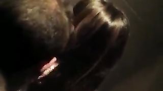 Coppietta italiana ripresa nei bagni della disco