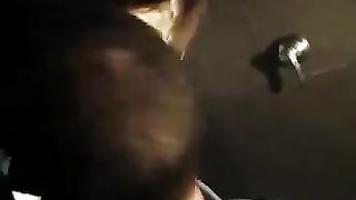 Coppietta italiana ripresa nei bagni della disco