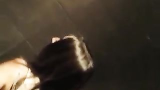 Coppietta italiana ripresa nei bagni della disco