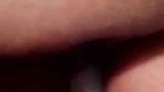 Cicciona si masturba la figa