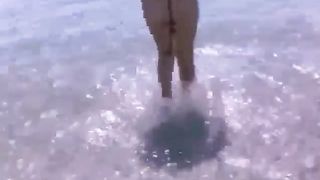 Sesso in spiaggia con due sconosciuti