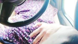 Ha voglia di cavalcare in auto e mi fa sborrare