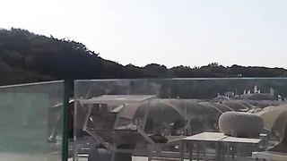 Fede culona esposta al mare