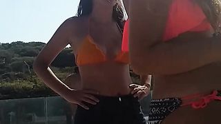 Fede culona esposta al mare