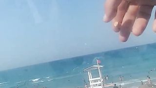 Fede culona esposta al mare