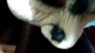 Teen nera con maschera succhiare il cazzo