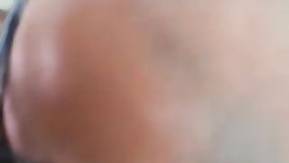 Max marito cuckold intento a succhiare un cazzone nero