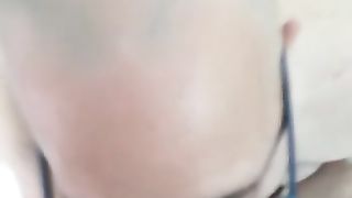 Max marito cuckold intento a succhiare un cazzone nero