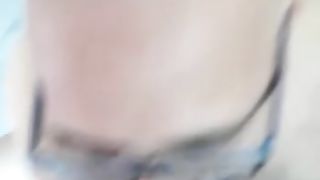 Max marito cuckold intento a succhiare un cazzone nero