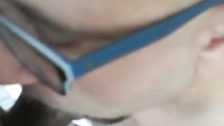 Max marito cuckold intento a succhiare un cazzone nero