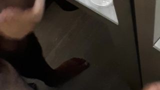 Anteprima del video: Sborro nel bicchiere