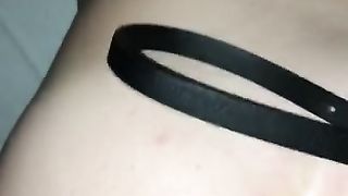 Qualche cinghiata sul culo per eccitarla